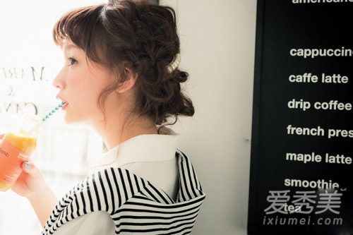 充满文艺感情的辫子,只有在他化妆的时候才好看。