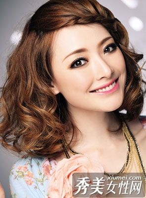 四本气质书让他一见钟情。