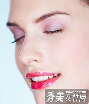 选择合适的灯光，打造全角度美妆达人。