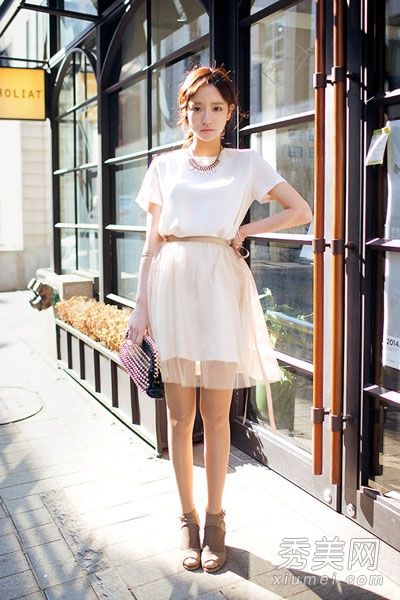 雪纺连衣裙如果继续穿下去会看起来更好。