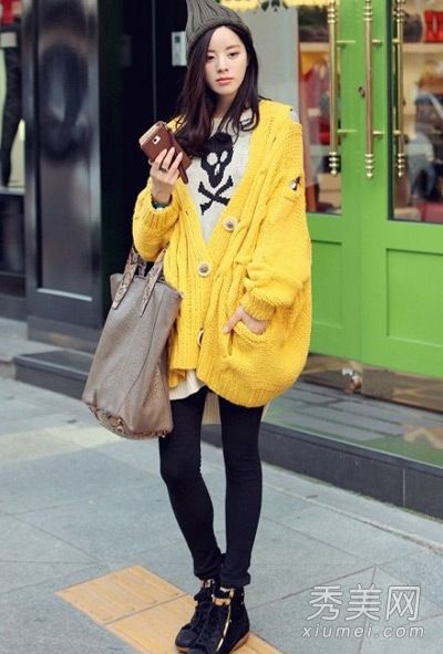 如何搭配毛衣和t恤或衬衫是非常好的。