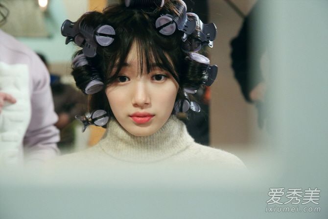 无论是长发还是短发,韩国明星都在把头发剪成多层。