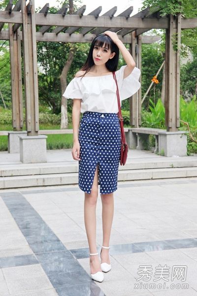 装饰精美的紧身连衣裙是让你摆脱平庸的最俏皮的。