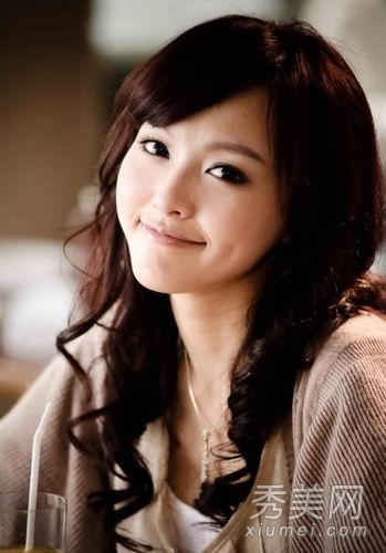 偷拍女演员唐嫣甜美范减龄刘海