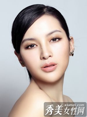 闪亮的大眼妆+美丽的瞳孔释放诱惑100%