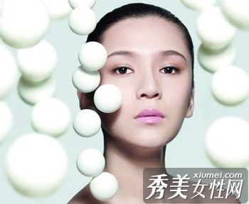 年轻成熟女性的保湿、抗氧化和护肤