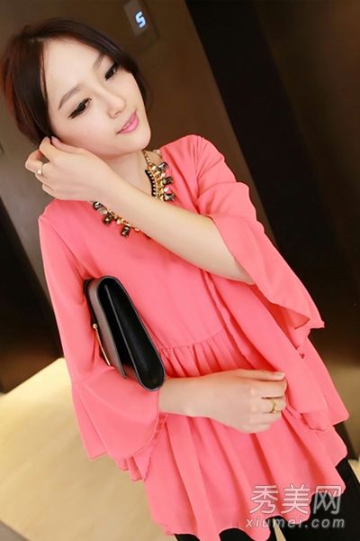 浪漫优雅的荷叶边创造时尚的减龄搭配