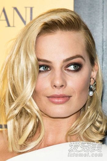 一个好的高球头应该像这样被剪,并且剪任何头发。