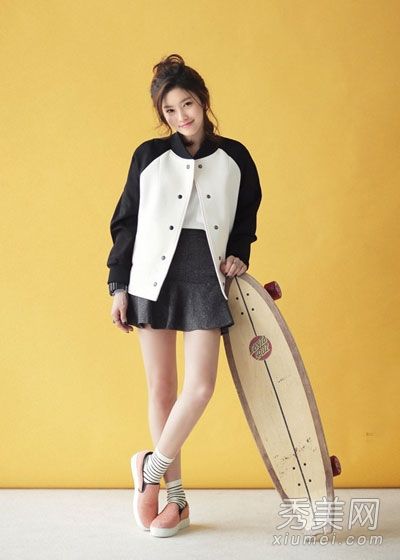 棒球外套+运动鞋，为年轻女性打造韩式风格