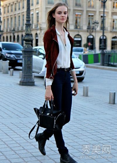 紧身裤+短靴高挑修长的身材穿出