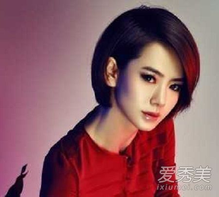 女孩时尚的短发风格很受大家欢迎。