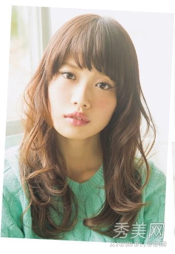 最瘦的长卷发脸适合方脸女孩。