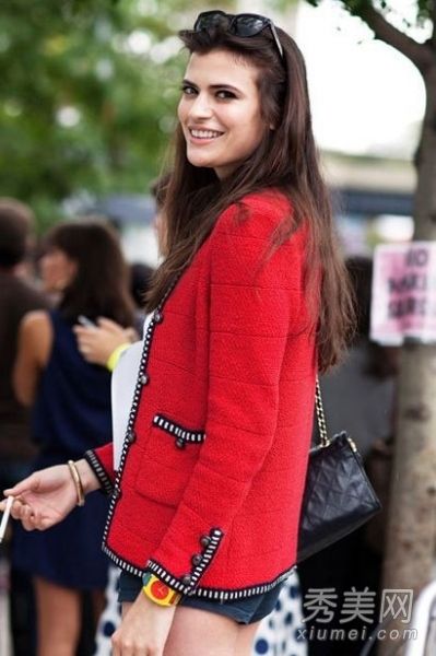 欧美潮人展示高配短款外套