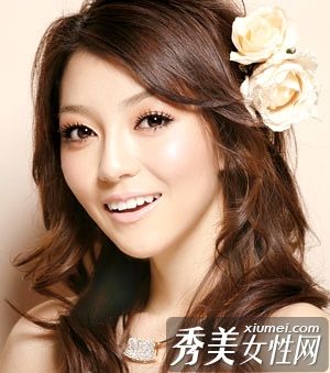 看父母的气质和美丽的妆容来增强好感