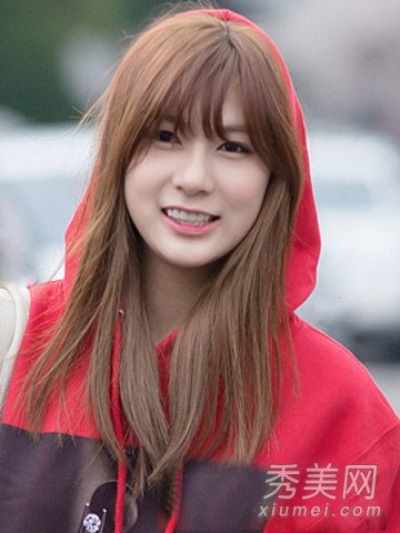 什么发型适合方脸？清新直发更柔和