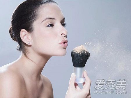 固定化妆粉和松散化妆粉有什么区别