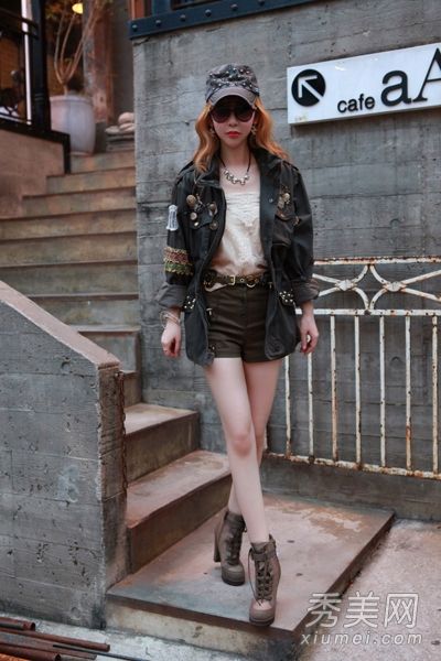 连衣裙式风衣非常时尚，非常耐冷