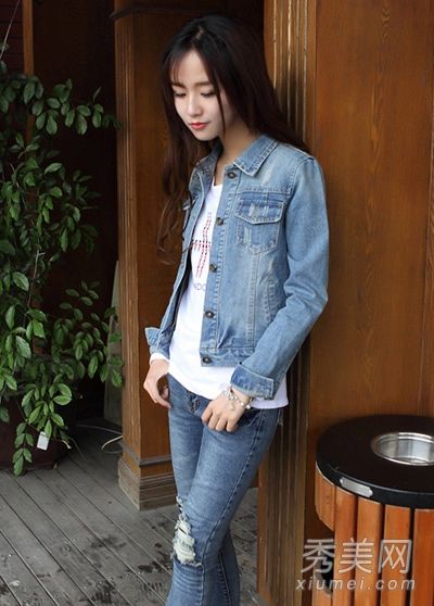 牛仔外套在整个季节都很流行。你可以选择8种搭配。