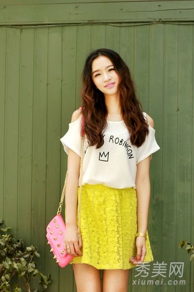 新款2013夏季t恤搭配露肩小t恤打造性感连衣裙