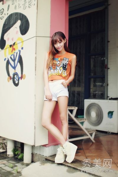 t恤+短裤或短裙