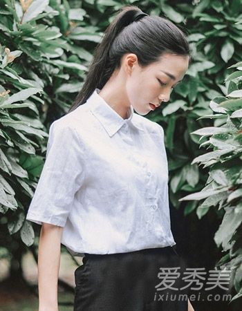 如何扎你的长发?马尾辫清新优雅。