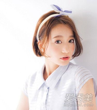 阐述了长发的各种束发方法,并配合发带的甜美升级。