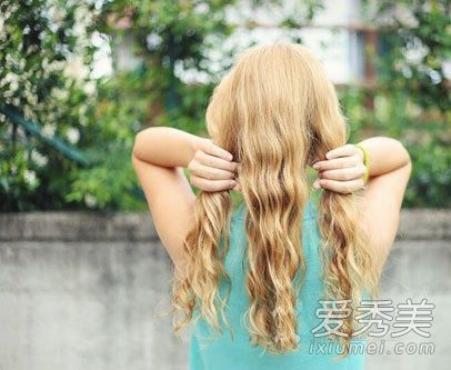 包头的装帧方法体现了夏日清新的沙滩风
