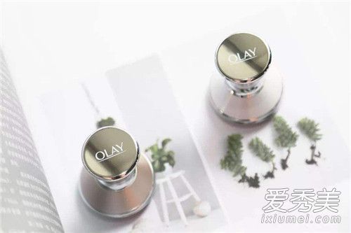 金色和银色玉兰油哑铃有什么区别?你如何使用玉兰油哑铃?