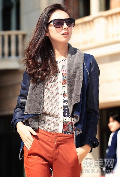 秋装的巧妙搭配彰显时尚与气质。