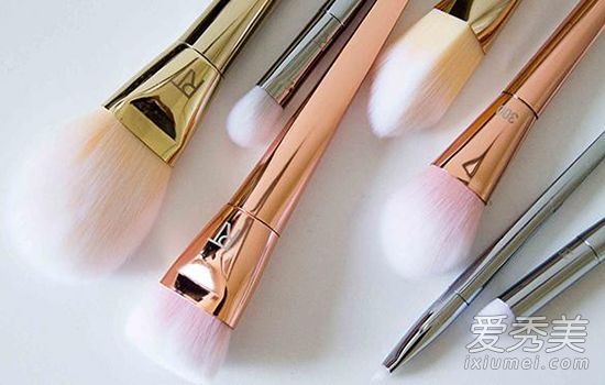 哪一种适合做鸡蛋和粉底刷？哪一种适合做鸡蛋和海绵？