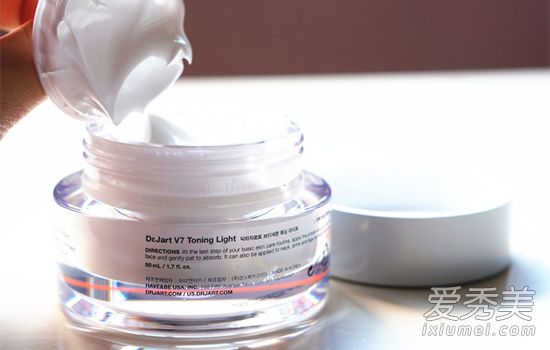 防晒霜和防晒霜的使用顺序是:先用哪一种,防晒霜还是防晒霜