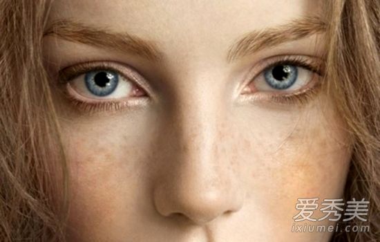 哪个是最好的光斑精华?如果是白色和红色,请选择它。