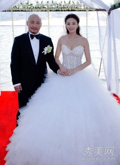 张雨绮快乐婚礼明星婚纱彰显奢华与奢华精神