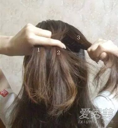 插图中的蜈蚣草编带的编织方法可以做成一道你永远看不厌的菜。
