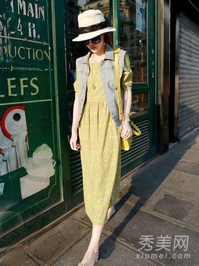 裙角与秋风共舞