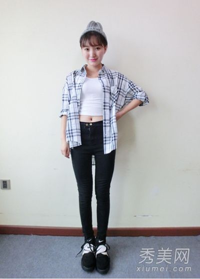 格子衬衫作为外套,搭配长裤,街头风格