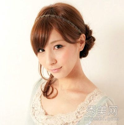 简单女士韩式长发在15秒内变聪明