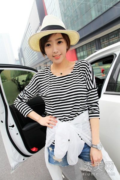 是展示薄秋装的新条纹单品