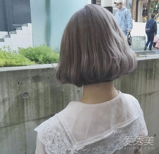 外翻更时尚吗?这种短发必须在2017年剪一次。