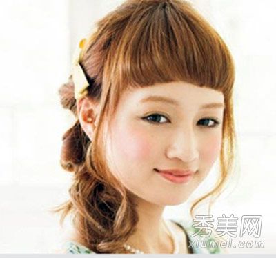 低马尾趋势的韩式马尾发型示意图