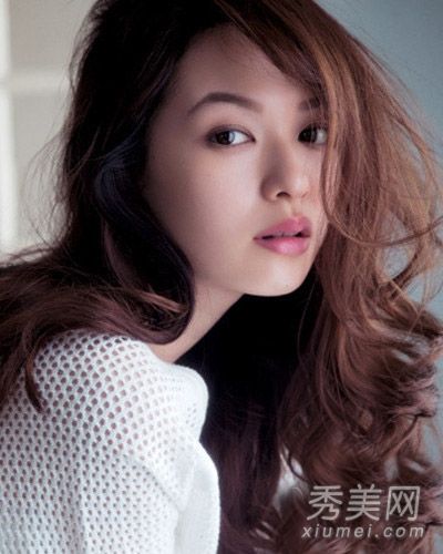 圆脸适合什么发型?日本蓬松的卷发露出小脸