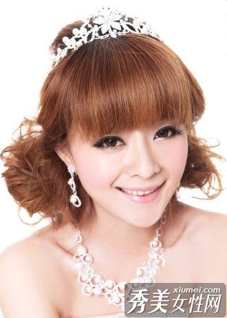 早春必须选择8款漂亮的发饰+发型