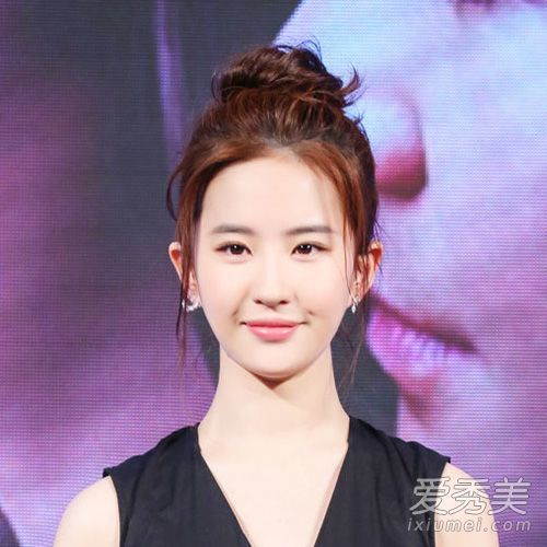 有一种时尚叫做宣传期。刘亦菲的发型每天都不一样。