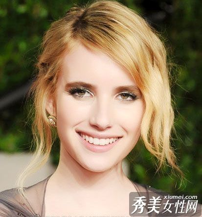 创造艾玛·罗伯茨纯眼妆的5个步骤
