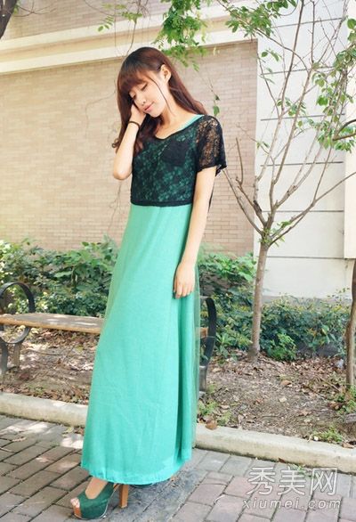 小丑针织雕刻空罩衫在初夏隐藏瘦肉。