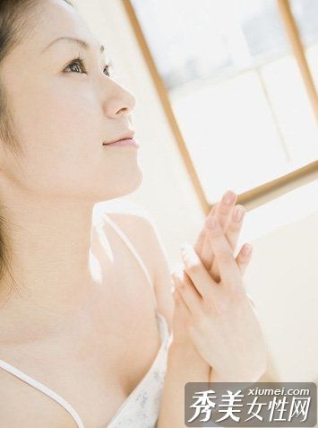 他经常揉八个部分,年轻、漂亮、永不衰老。