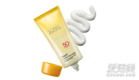 防晒霜可以直接涂在脸上吗?防晒霜可以直接用洗面奶清洗吗