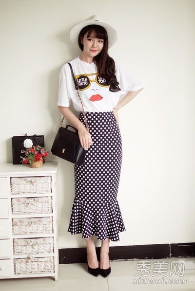 t恤+裹臀裙+高跟鞋优雅性感的身材