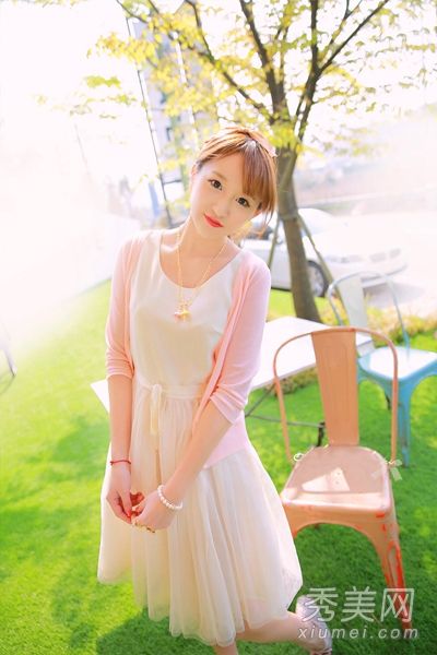 如何在秋雨中穿轻便羊毛衫