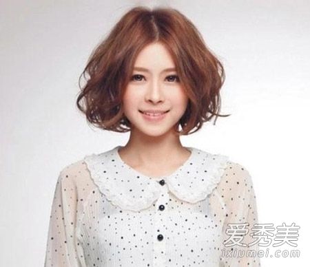 不同脸型适合烫发发型,打造迷人瓜子脸